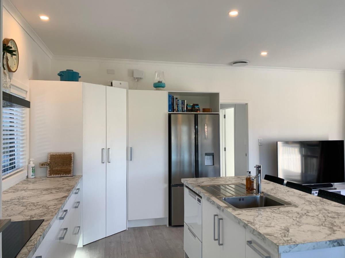 Coromandel Town Harbourside Cottage Luxury Accommodation Экстерьер фото