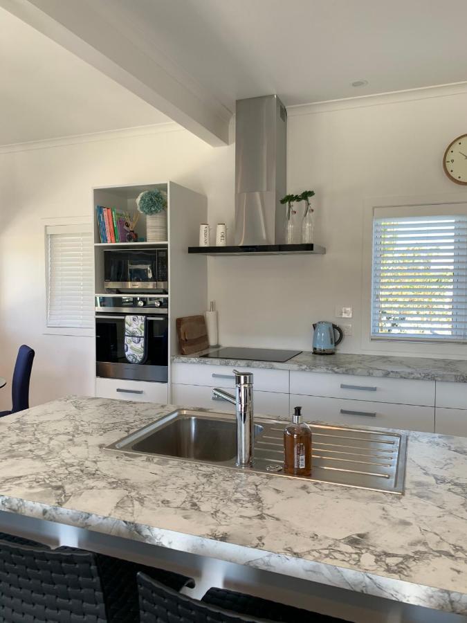 Coromandel Town Harbourside Cottage Luxury Accommodation Экстерьер фото