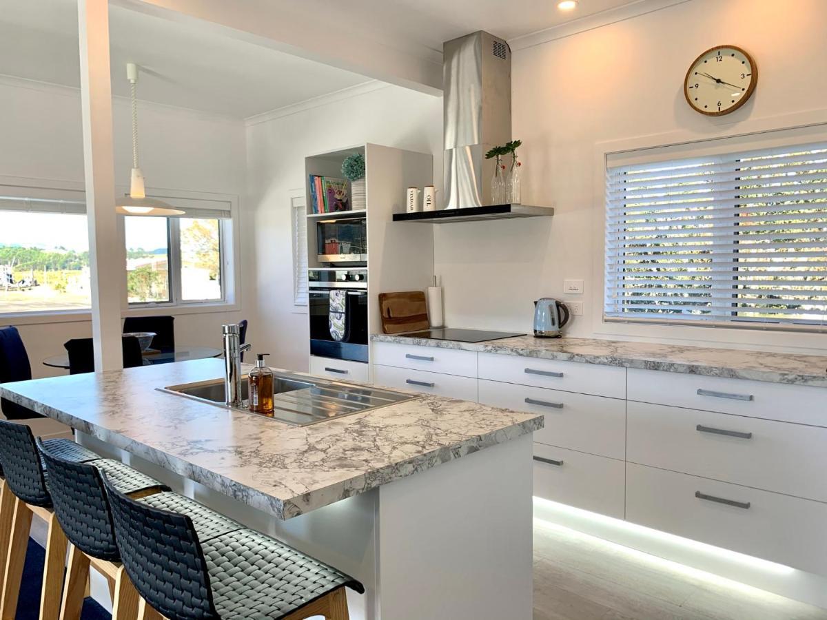 Coromandel Town Harbourside Cottage Luxury Accommodation Экстерьер фото